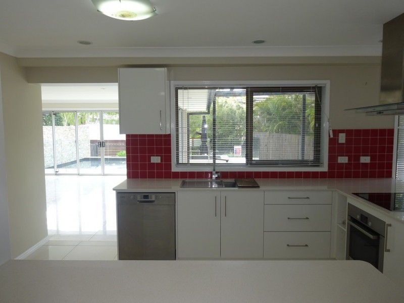 4 Bonhill Court, Indooroopilly QLD 4068