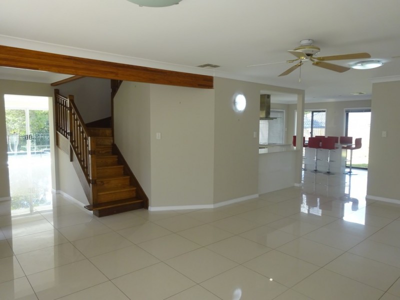 4 Bonhill Court, Indooroopilly QLD 4068