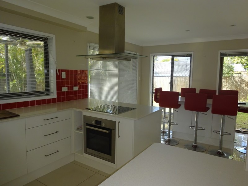 4 Bonhill Court, Indooroopilly QLD 4068