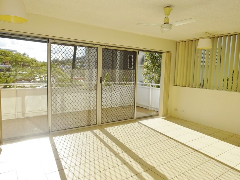 1/12 Underhill Avenue, Indooroopilly QLD 4068