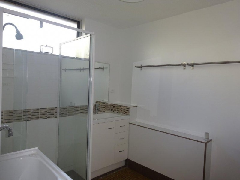 1/12 Underhill Avenue, Indooroopilly QLD 4068