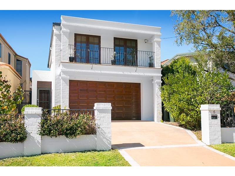 5 Charlane Avenue, Indooroopilly QLD 4068