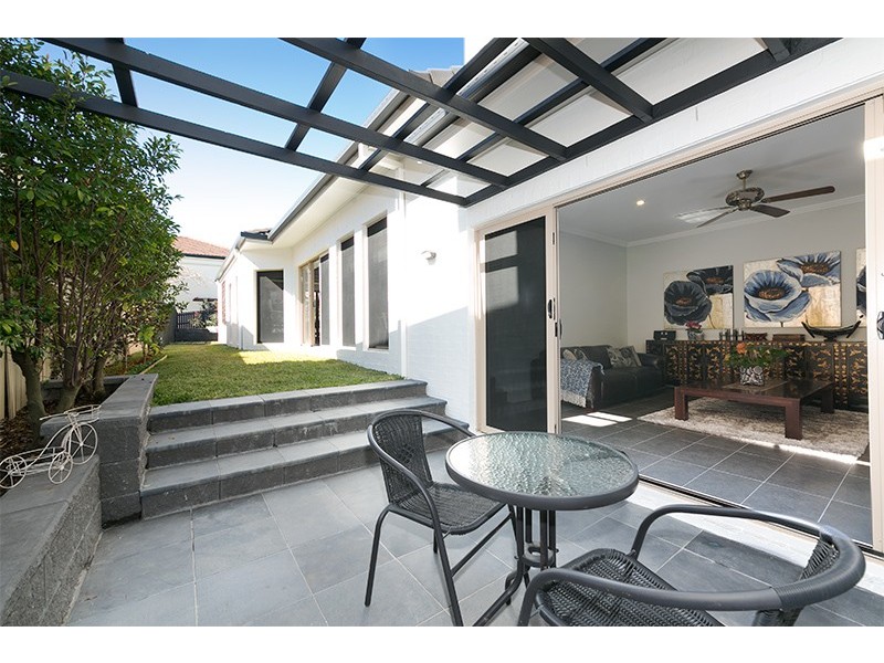 5 Charlane Avenue, Indooroopilly QLD 4068