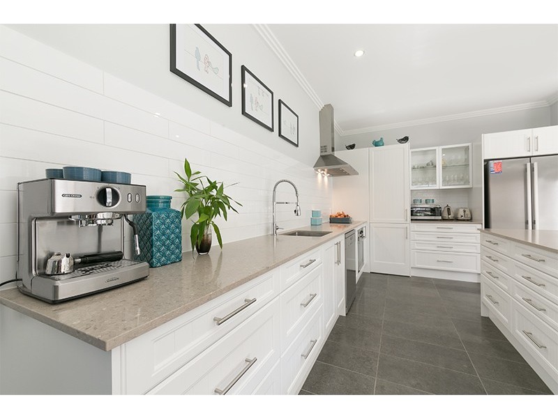 5 Charlane Avenue, Indooroopilly QLD 4068