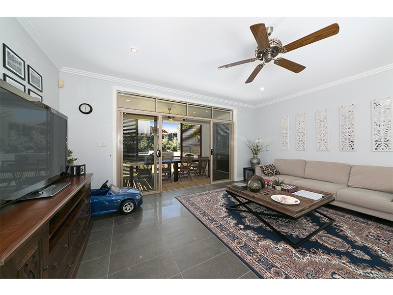 5 Charlane Avenue, Indooroopilly QLD 4068