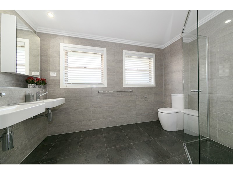5 Charlane Avenue, Indooroopilly QLD 4068