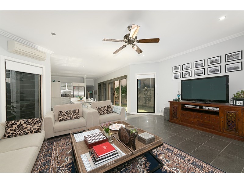 5 Charlane Avenue, Indooroopilly QLD 4068