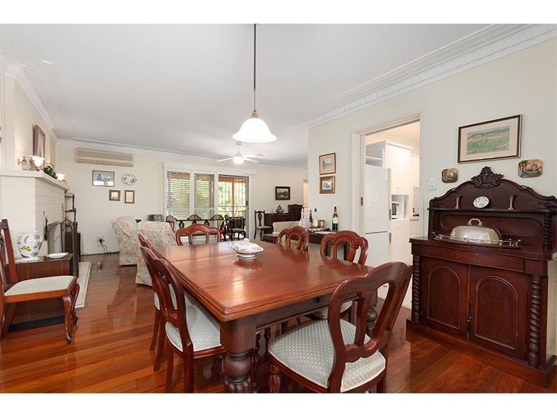 33 Larool Street, Kenmore QLD 4069