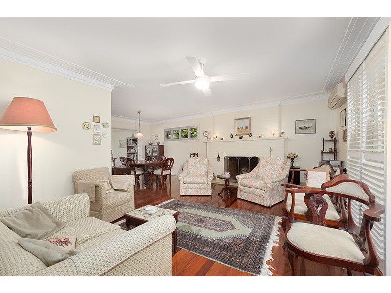 33 Larool Street, Kenmore QLD 4069