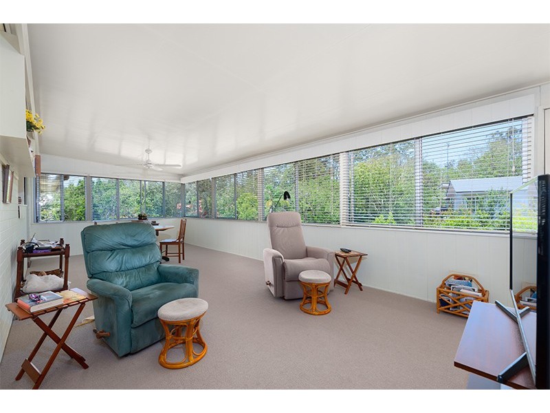 33 Larool Street, Kenmore QLD 4069