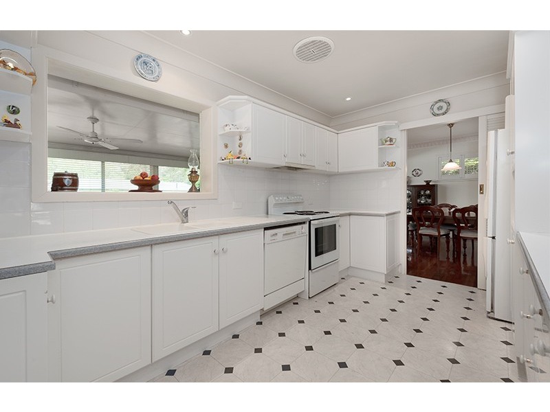 33 Larool Street, Kenmore QLD 4069