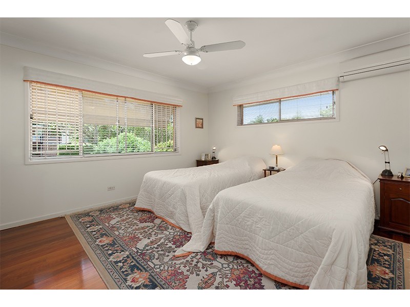 33 Larool Street, Kenmore QLD 4069