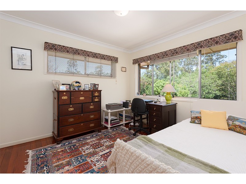 33 Larool Street, Kenmore QLD 4069