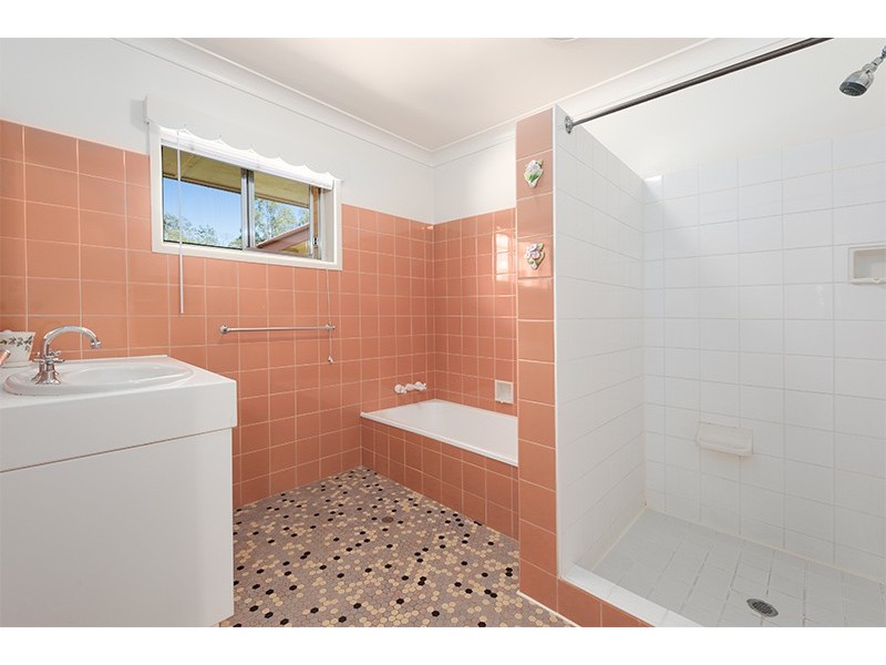 33 Larool Street, Kenmore QLD 4069