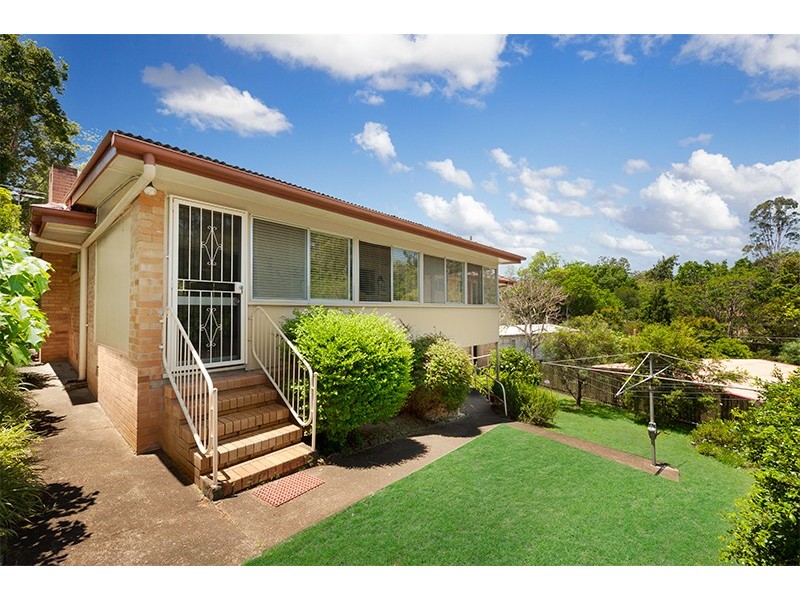 33 Larool Street, Kenmore QLD 4069