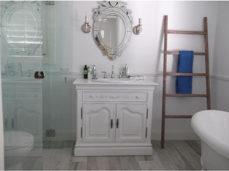 63 Neulans Road, Indooroopilly QLD 4068