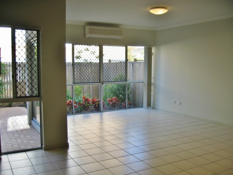 2/45 Railway Avenue, Indooroopilly QLD 4068