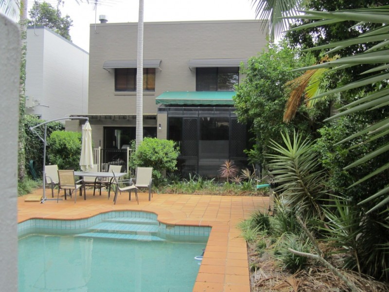 82 Jolimont St., Sherwood QLD 4075
