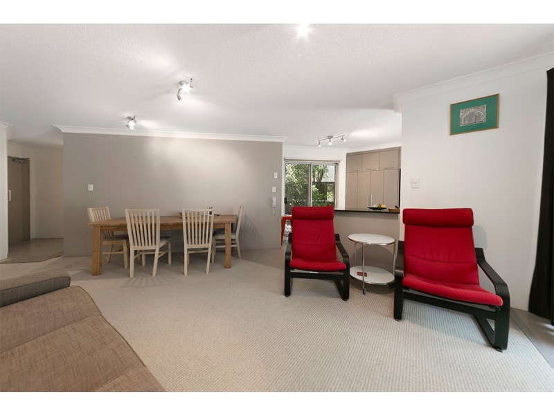 3/130 Central Avenue, Indooroopilly QLD 4068