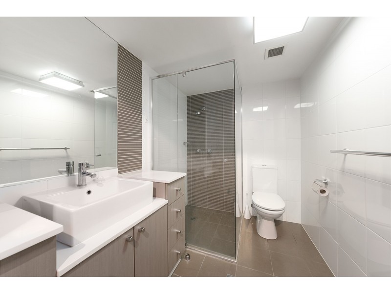 3/130 Central Avenue, Indooroopilly QLD 4068