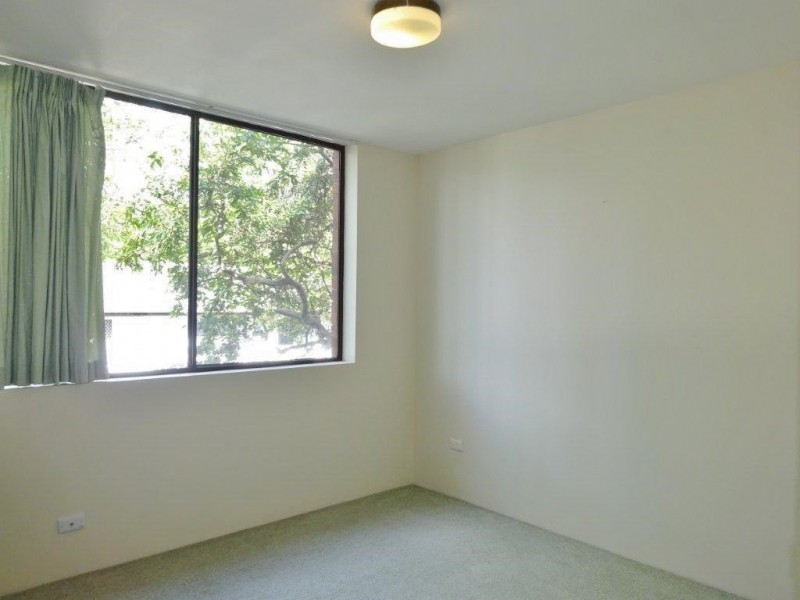 2/141 Central Avenue, Indooroopilly QLD 4068