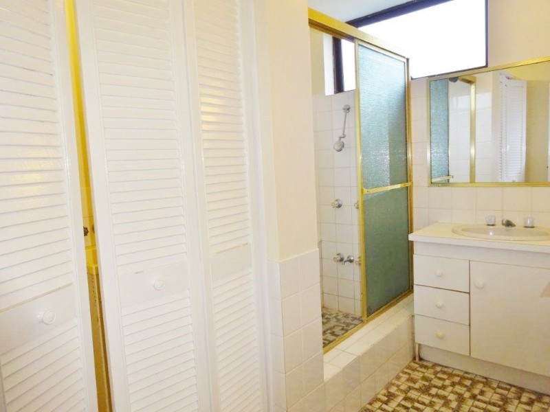 2/141 Central Avenue, Indooroopilly QLD 4068