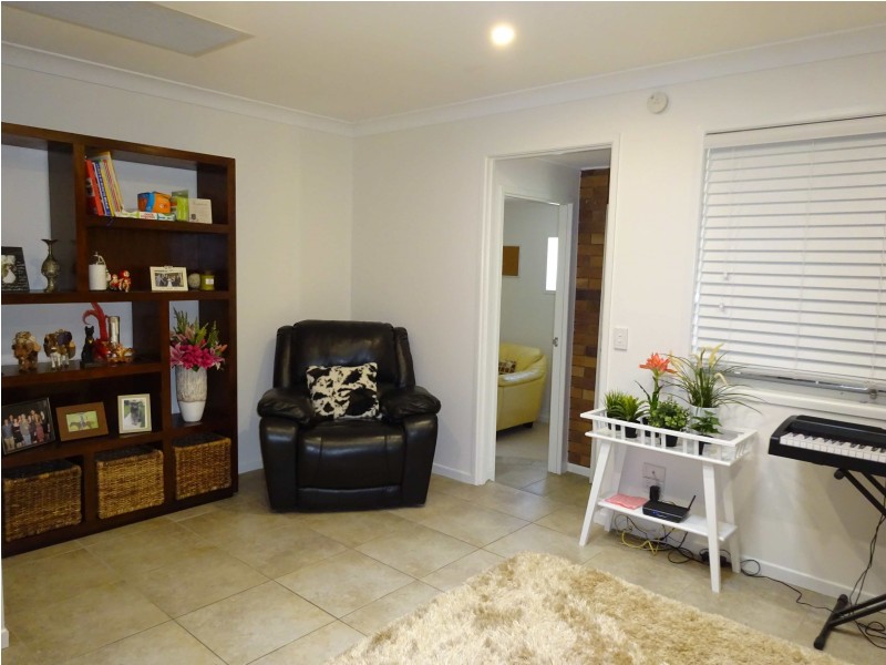 11 Lant Street, Chapel Hill QLD 4069