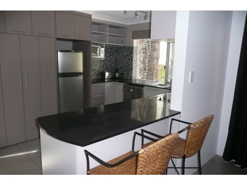 3/130. Central Avenue, Indooroopilly QLD 4068