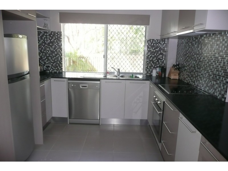 3/130. Central Avenue, Indooroopilly QLD 4068