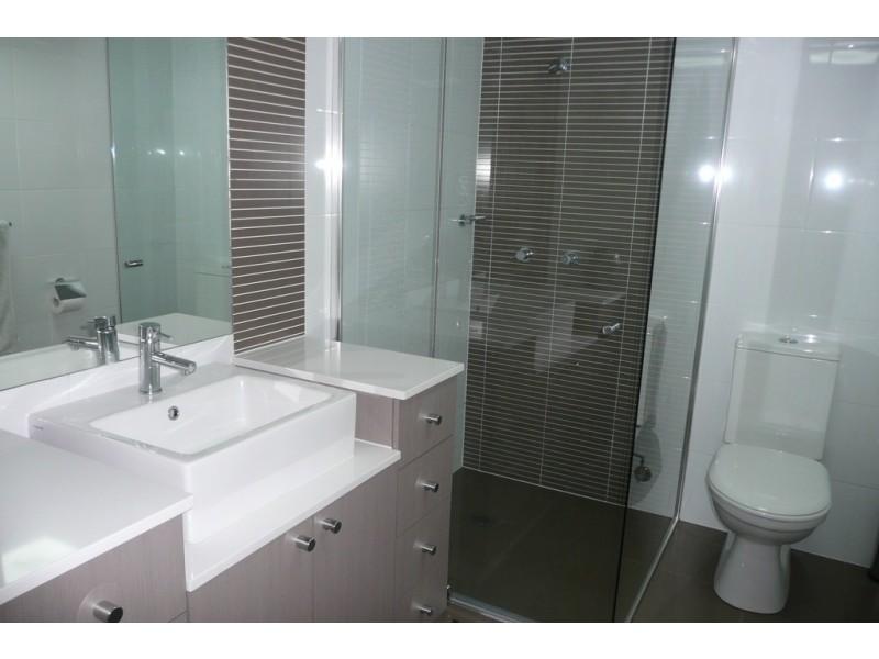3/130. Central Avenue, Indooroopilly QLD 4068