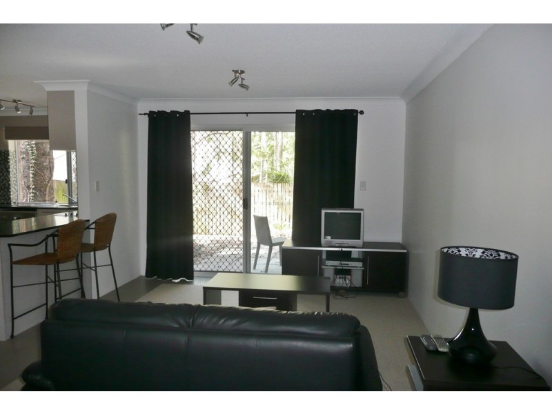 3/130. Central Avenue, Indooroopilly QLD 4068