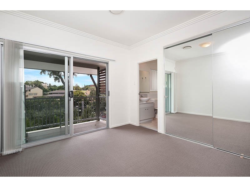 4/23 Curlew Street, Toowong QLD 4066