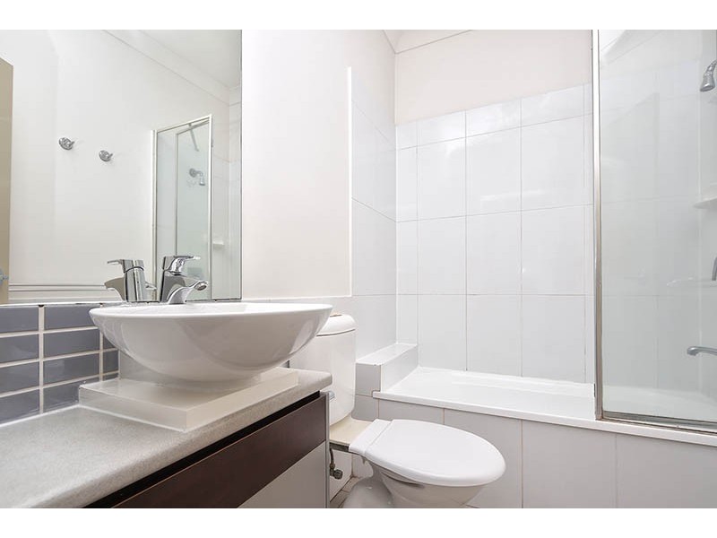 4/23 Curlew Street, Toowong QLD 4066