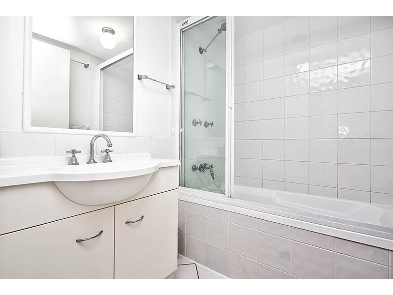 2/338 Cornwall Street, Greenslopes QLD 4120