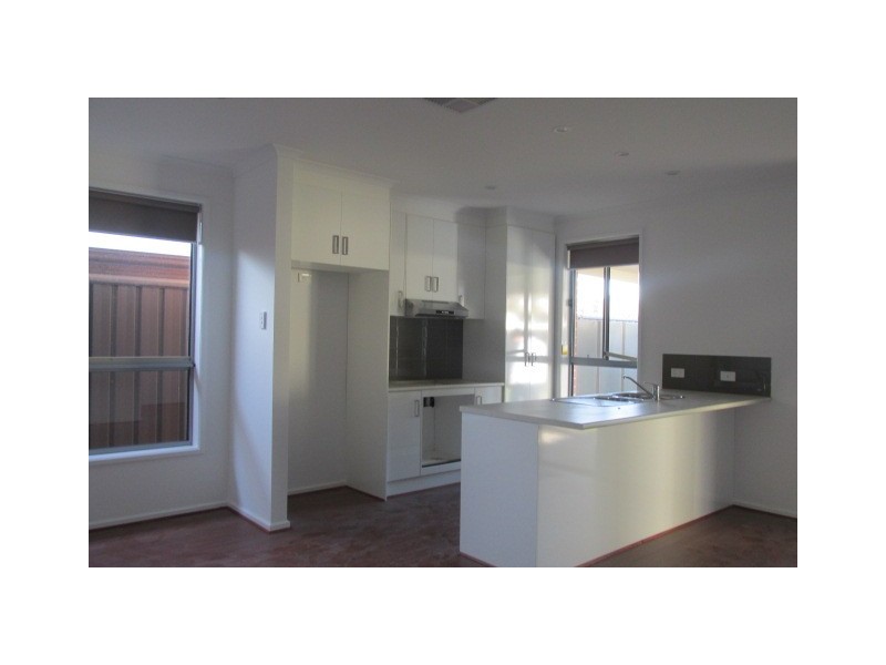 4 Leslie Street, Elizabeth East SA 5112