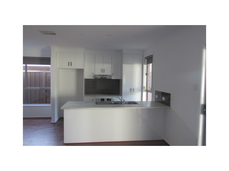 4 Leslie Street, Elizabeth East SA 5112