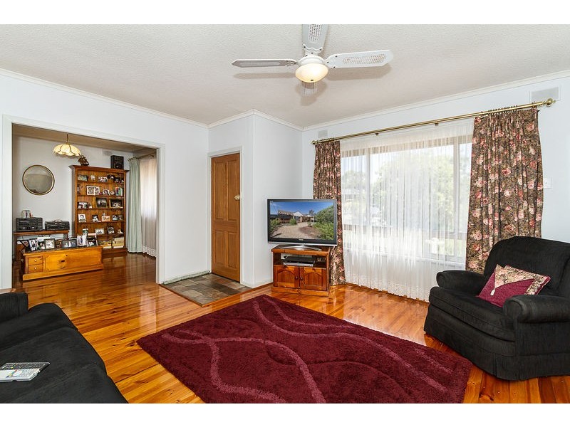 8 Windsor Avenue, Para Hills SA 5096