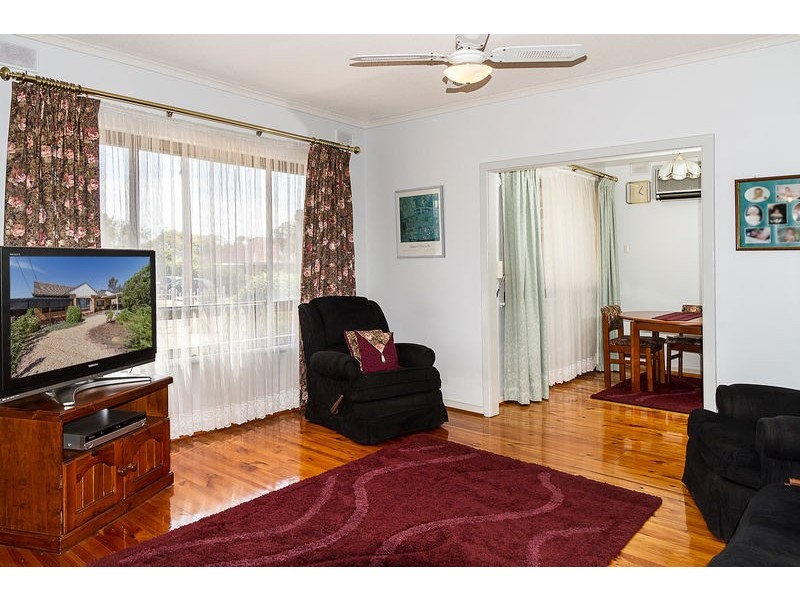 8 Windsor Avenue, Para Hills SA 5096