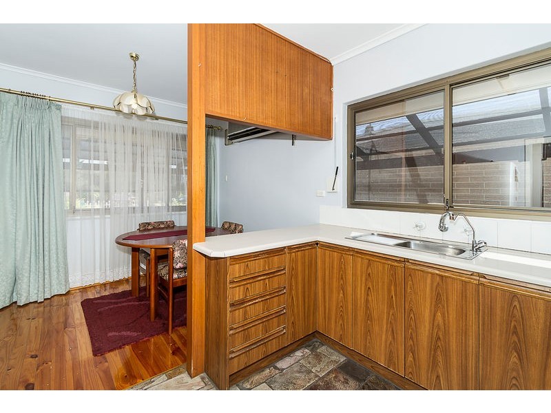 8 Windsor Avenue, Para Hills SA 5096