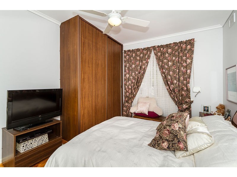 8 Windsor Avenue, Para Hills SA 5096