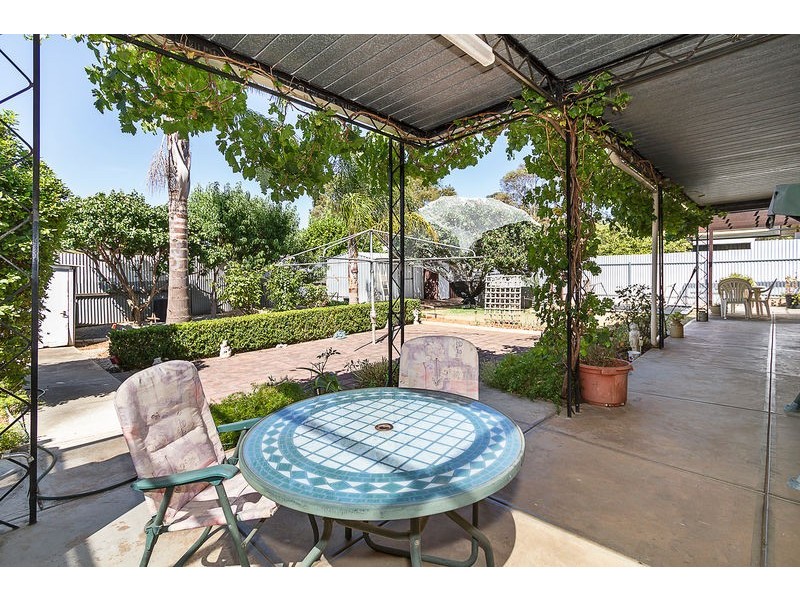 8 Windsor Avenue, Para Hills SA 5096