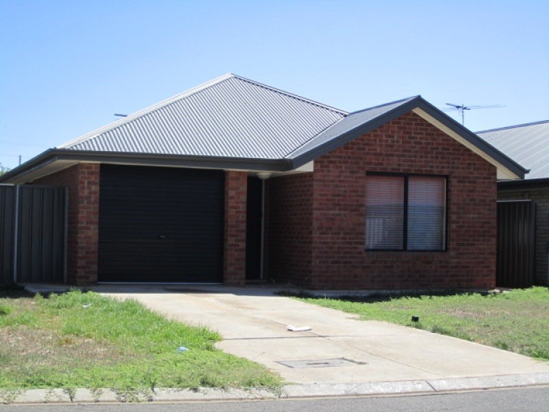 28 Hamra Drive, Smithfield SA 5114