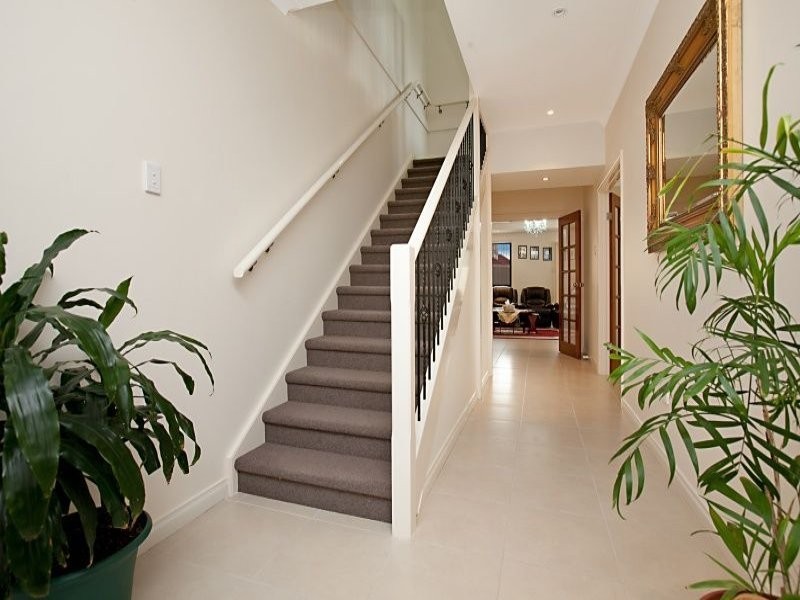 1 Brian Way, Valley View SA 5093