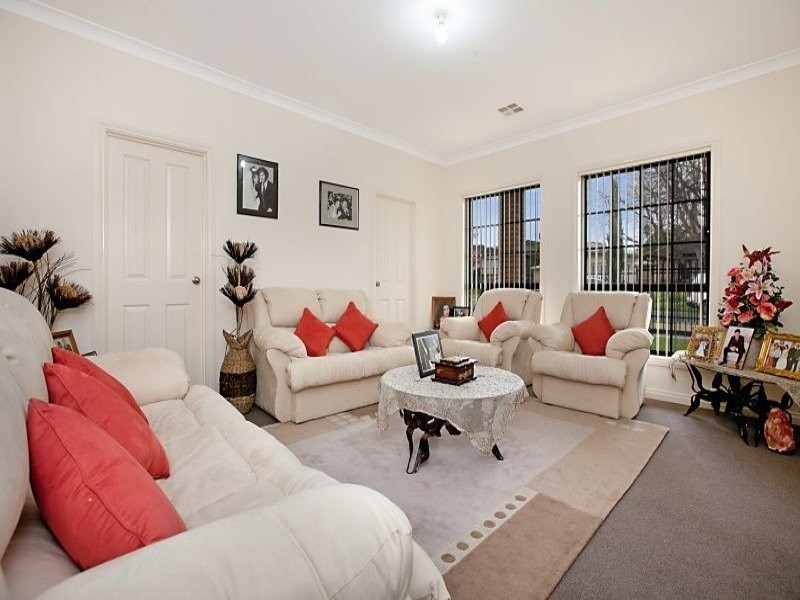 1 Brian Way, Valley View SA 5093