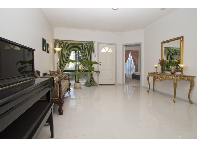 12 Duchess Walk, Para Hills SA 5096