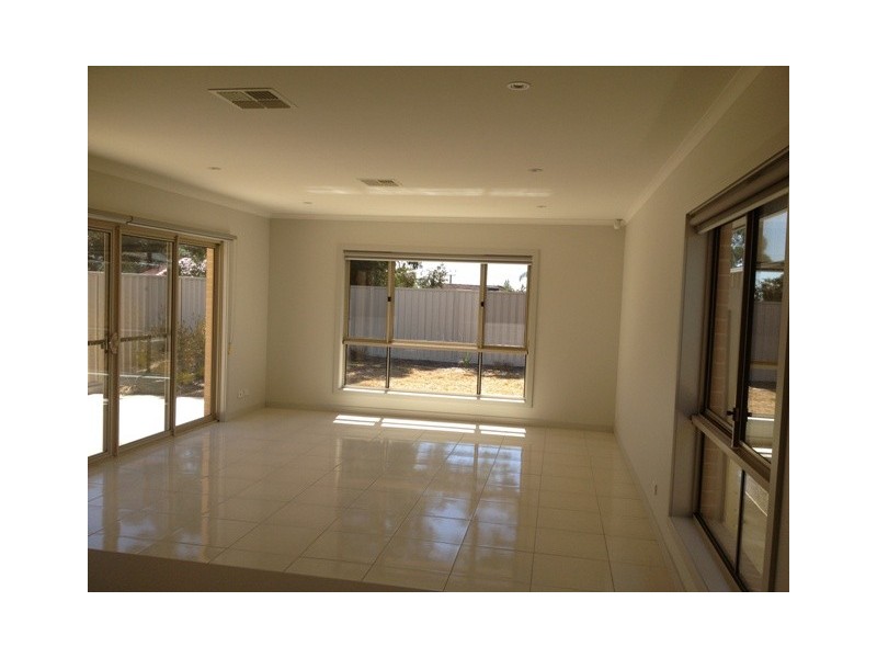 36 Milne Road, Para Hills SA 5096