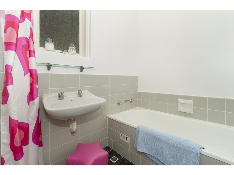 24 Leabrook Drive, Para Hills SA 5096