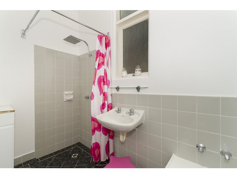 24 Leabrook Drive, Para Hills SA 5096