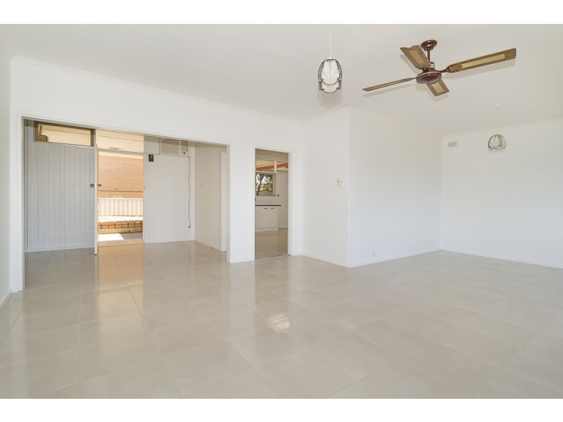 22 Seaview Road, Para Hills SA 5096