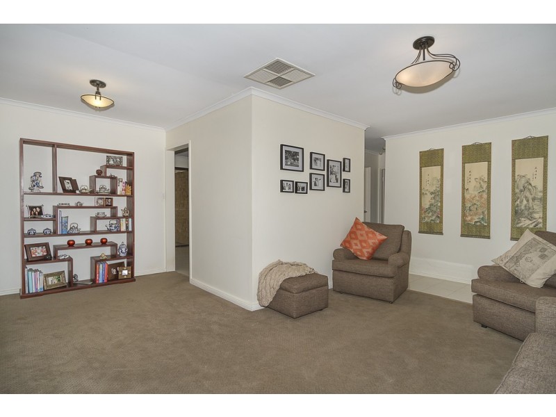 8 Barton Crescent, Burton SA 5110